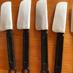 Mini Spatulas Set of 4 Scraper Thermoplast White Black